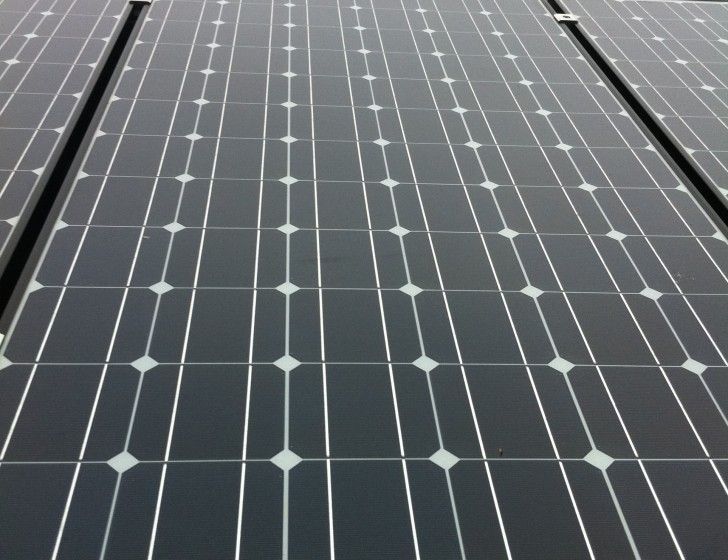 La revisión acelerada de las tarifas de alimentación para la energía solar fotovoltaica es un golpe para los esquemas solares comunitarios€
€