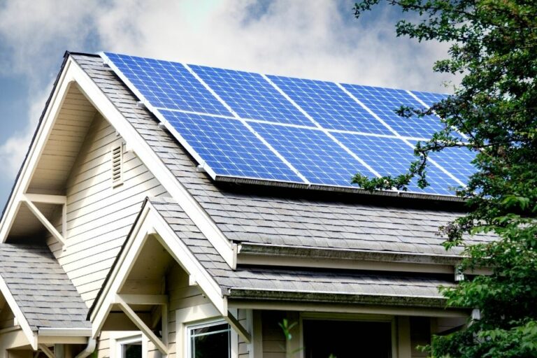 Energía solar fotovoltaica: compruebe si es adecuada para su casa€
€