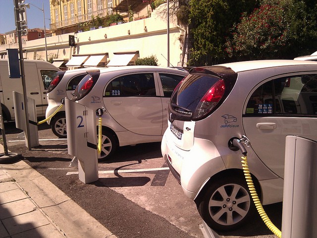 ¿Ha llegado el momento de cambiar a un vehículo eléctrico?€
€
