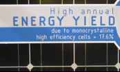 ¿Por qué la energía solar fotovoltaica se comercializa por eficiencia, no por rendimiento?€
€
